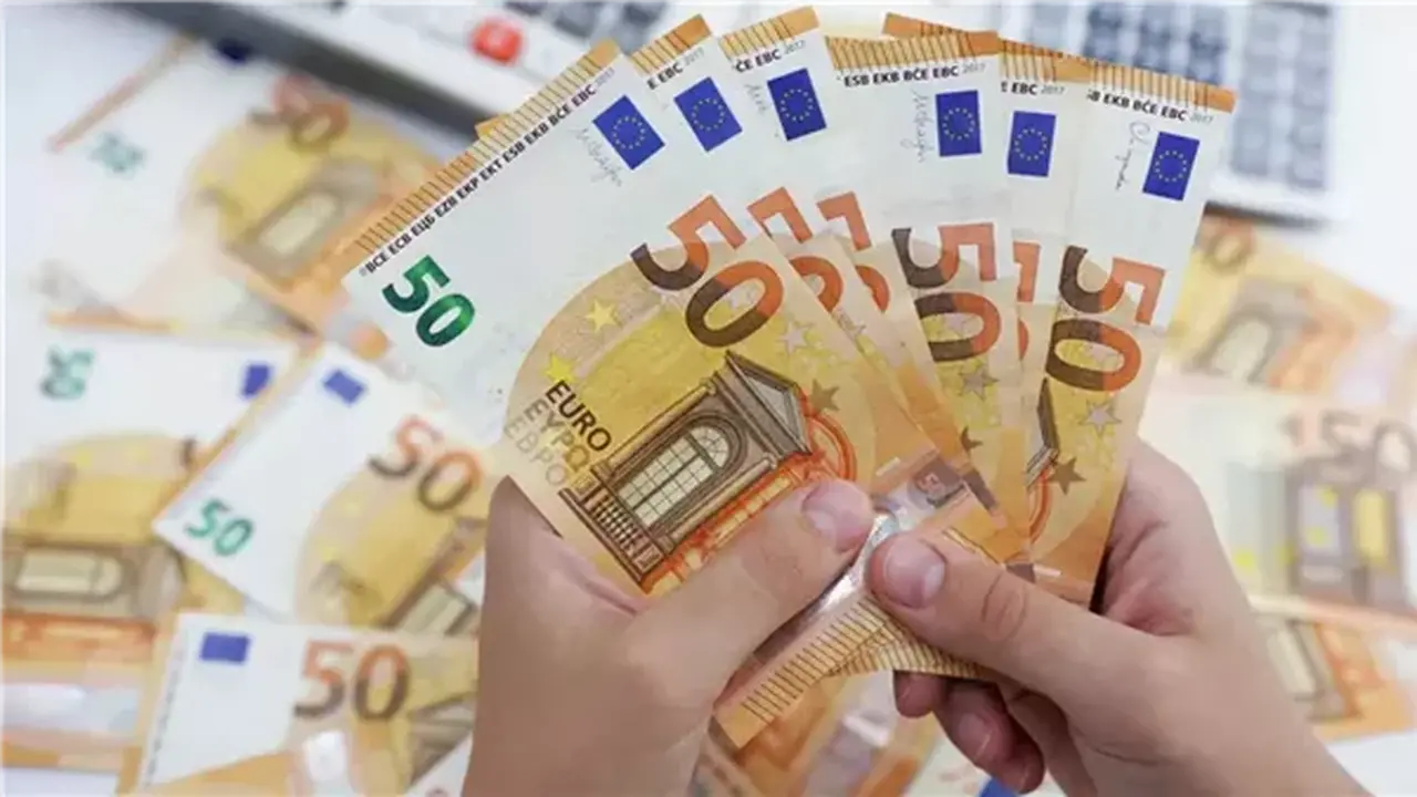 اليورو يسجل تراجعاً أمام الجنيه المصري في مستهل تعاملات يوم الخميس الأخير